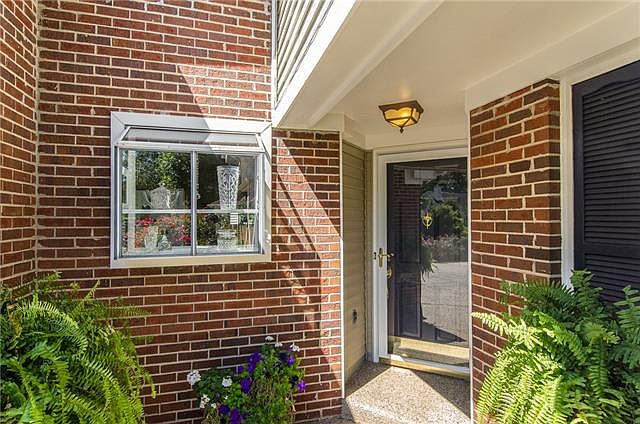 2nd image of 211 Montrose Ct