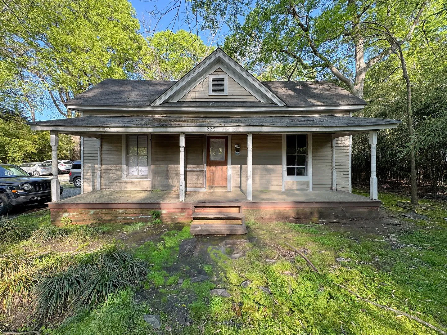 2 Bedroom in College Hill Convenient to UNCG and Downtown Greensboro! — Photo 1