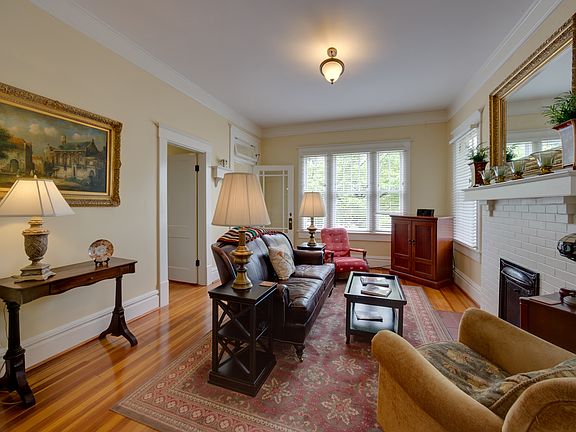 5th image of 809 Barton Ave
