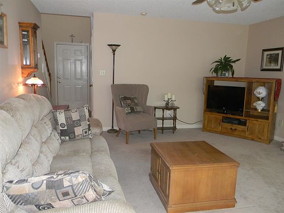 4th image of 130 W Sarah Hughes Dr