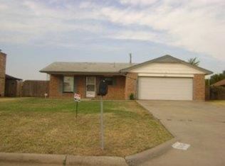 6210 NW Chestnut Ln, Lawton, OK 73505