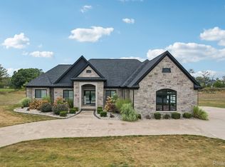 5911 Hartland Rd, Fenton, MI 48430