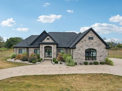 5911 Hartland Rd, Fenton, MI, 48430