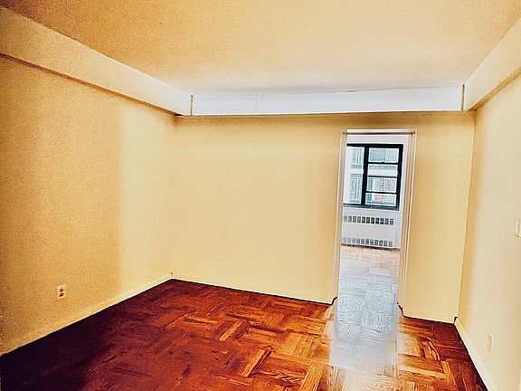 5th image of 250 E 39th St APT 10C