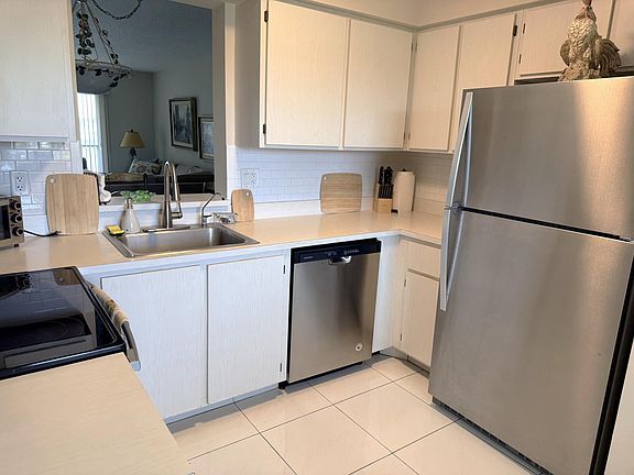 3rd image of 7146 Huntington Ln APT 403