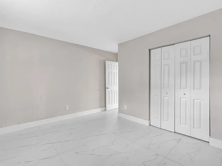 626 SW 14th Ave #102 — Photo 15