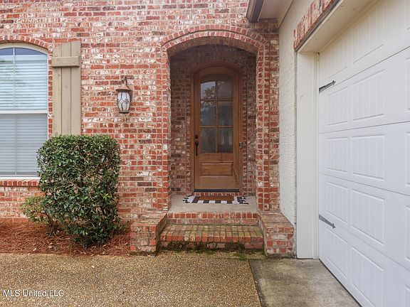 3rd image of 152 Grandeur Dr