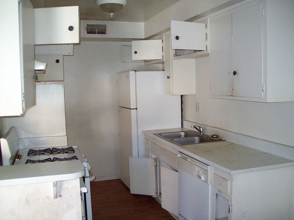 1st image of 300 N Sunrise Way APT 4
