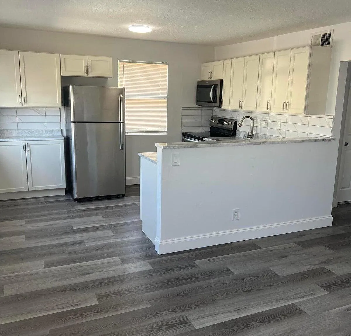2 bed, 1.0 bath, 800 sqft, $2,000 — Photo 3