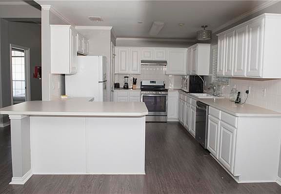 3rd image of 2809 Bradford Oaks Dr