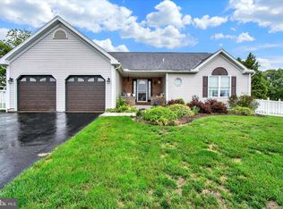 60 Walnut Dr W, Bernville, PA 19506