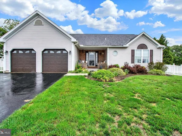 60 Walnut Dr W, Bernville, PA 19506