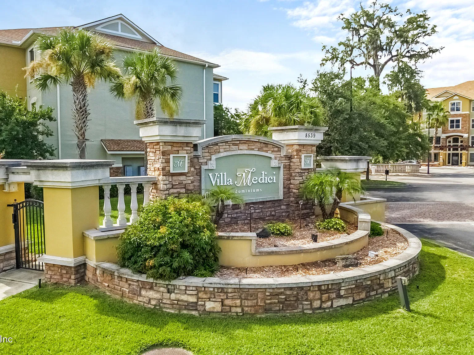 2 bed, 2.0 bath, 1050 sqft, $1,590 — Photo 2