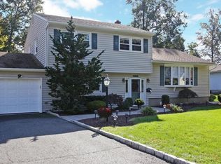 16 Tudor Dr, Clark, NJ 07066