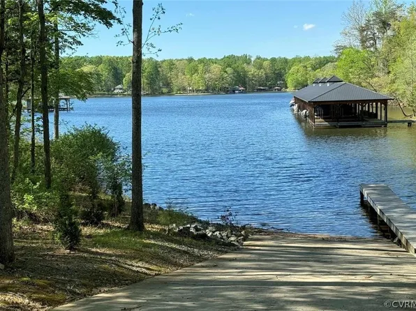 51 Lighthouse Dr #36, Bumpass, VA 23024