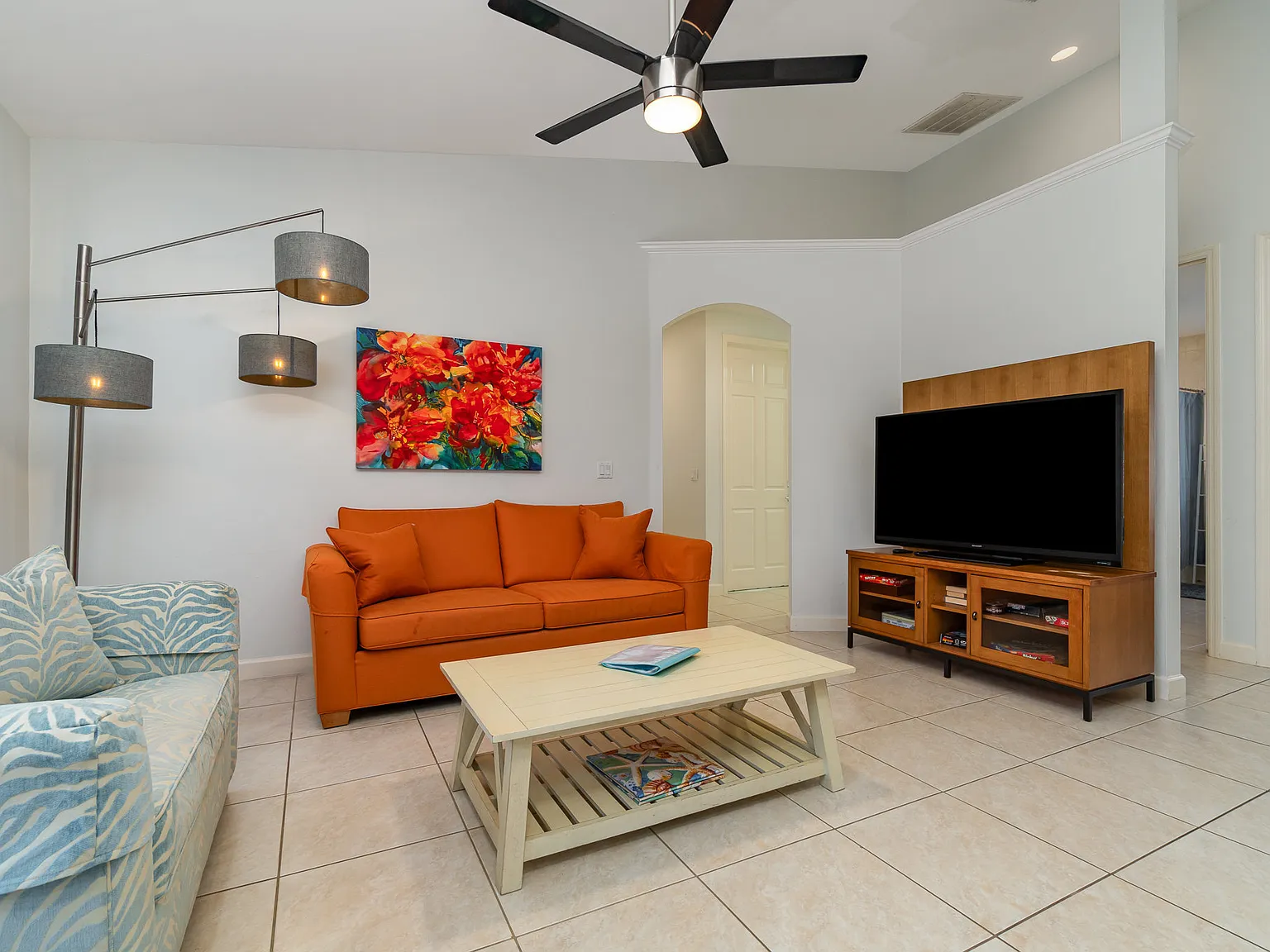3 bed, 1296 sqft, $3,900 — Photo 1