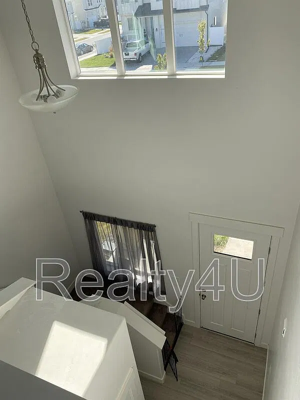 4 bed, 3.5 bath, 2300 sqft, $2,495 — Photo 3