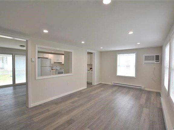 3rd image of 15 Limetree Dr