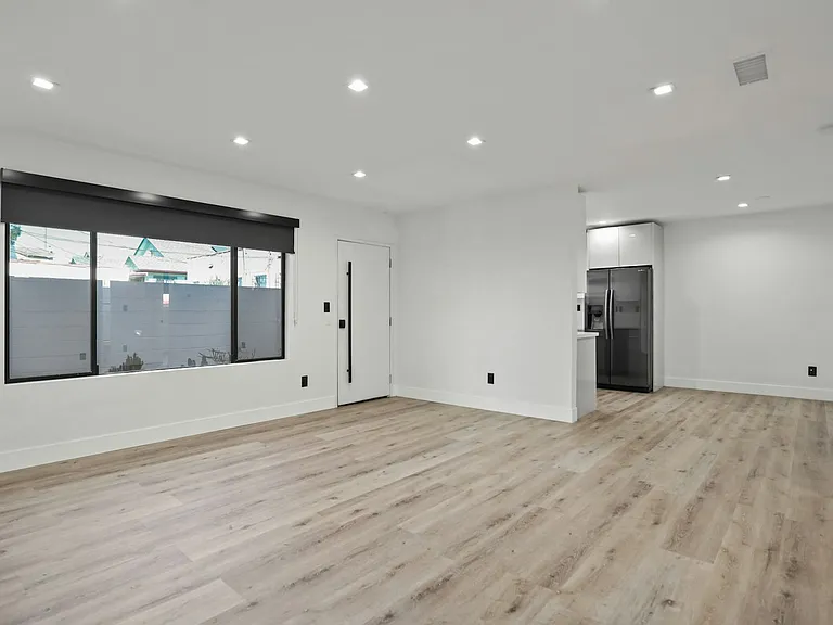 955 N Oxford Ave #8 — Photo 9