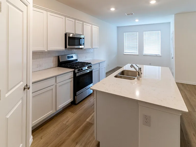 1837 Lake Grove Dr — Photo 7