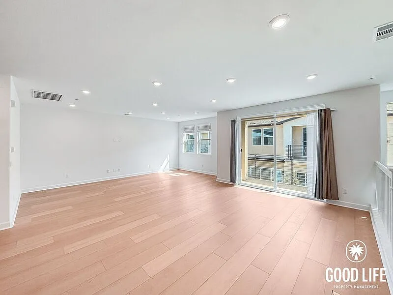 2 bed, 2.0 bath, 1645 sqft, $4,250 — Photo 2