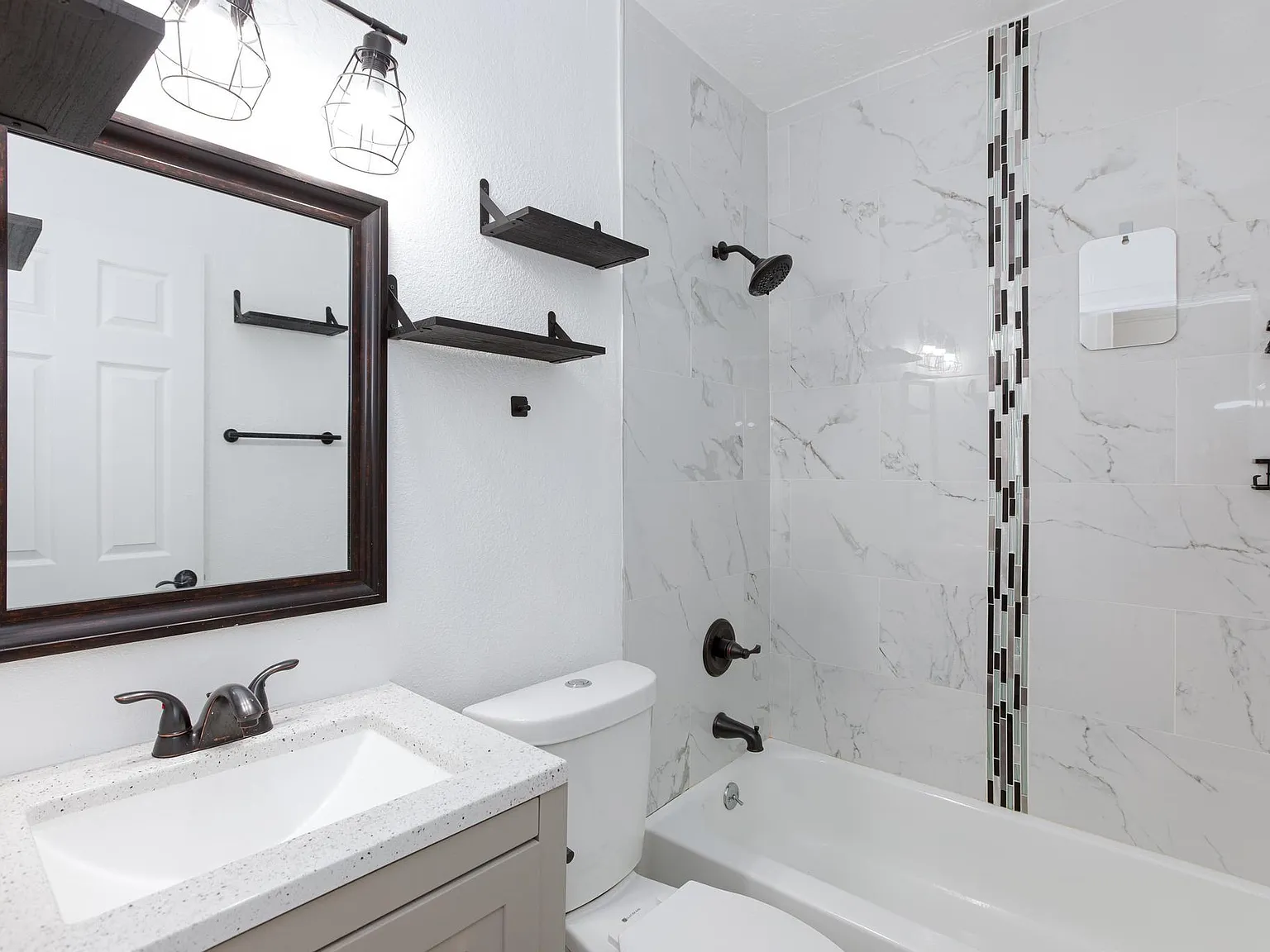 4 bed, 2.0 bath, 1376 sqft, $905 — Photo 4