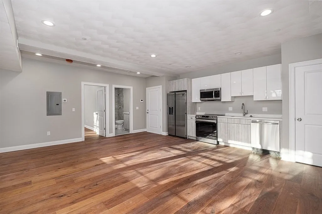 2 bed, 1.0 bath, 850 sqft, $2,800 — Photo 4