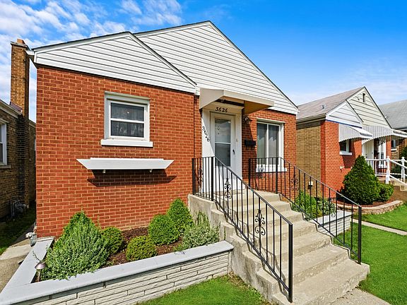 3rd image of 3626 Elmwood Ave