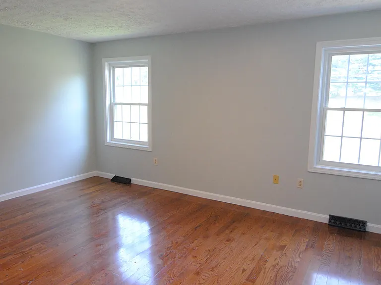 25 Cadogan Way — Photo 12
