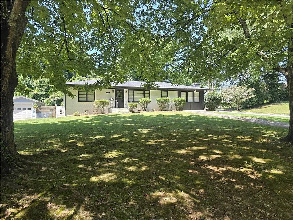 3 bed, 2.0 bath, 1404 sqft, $2,000 — Photo 2