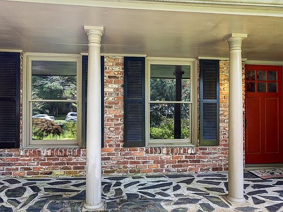 3rd image of 2387 Bradcliff Dr