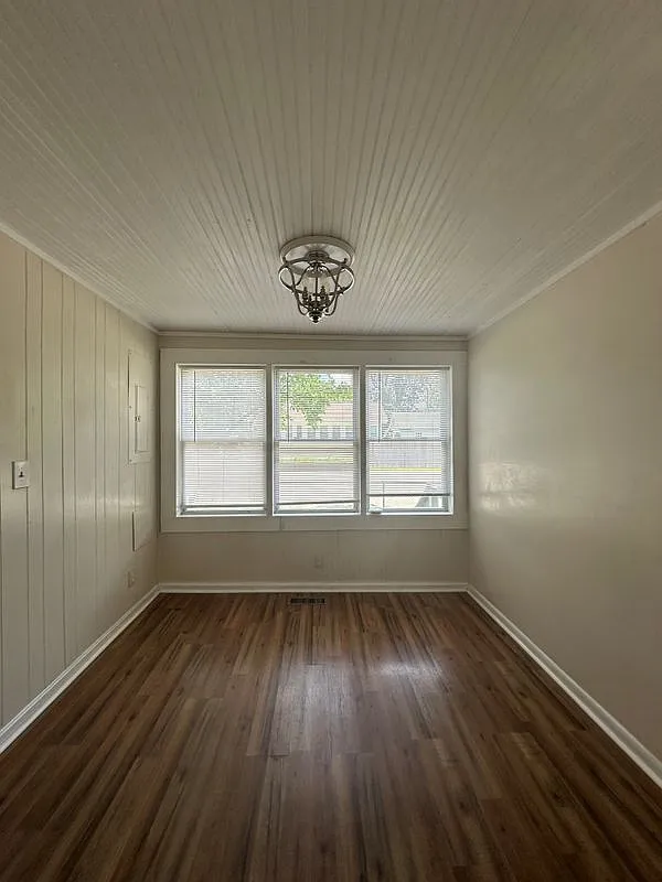 3 bed, 2.0 bath, 1500 sqft, $2,400 — Photo 2