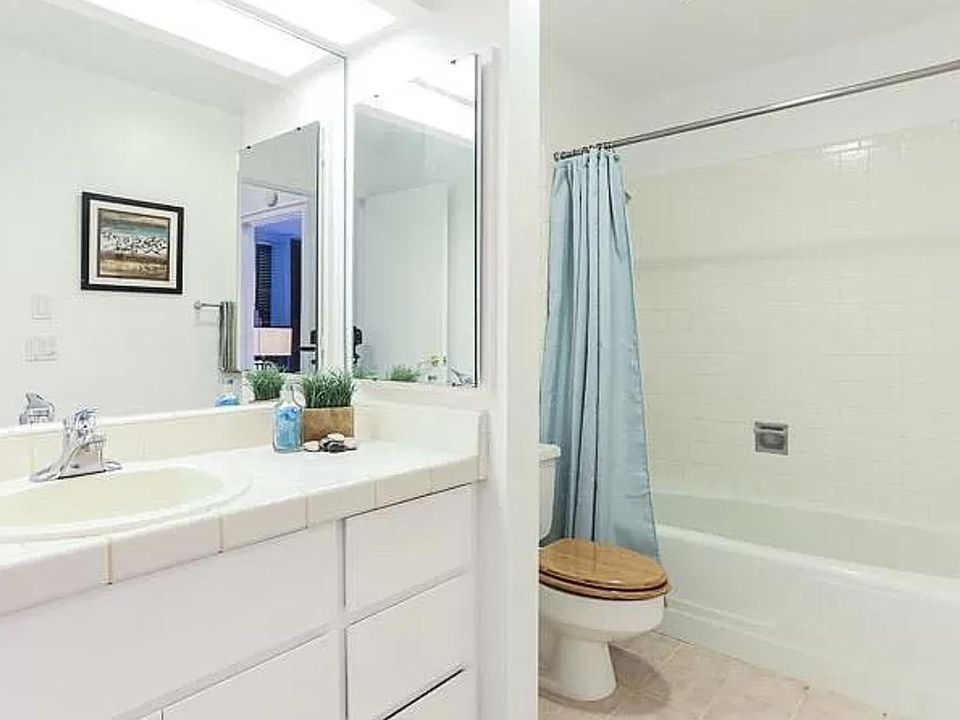 1st image of 930 Pine St APT 201