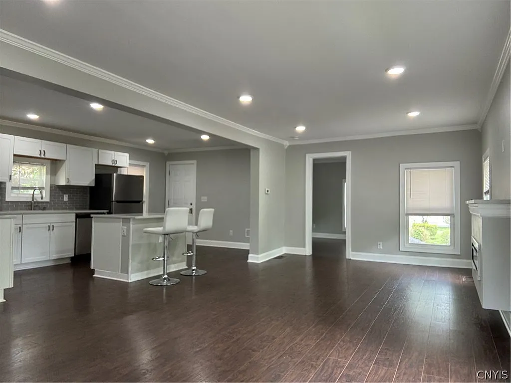 2 bed, 1.0 bath, 1316 sqft, $2,000 — Photo 2
