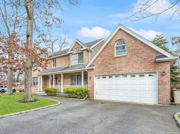 37 Hollins Lane, East Islip, NY 11730