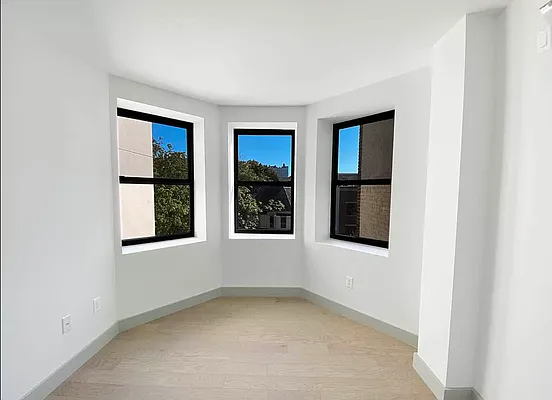 Rented by Delmark Realty LLC | media 4