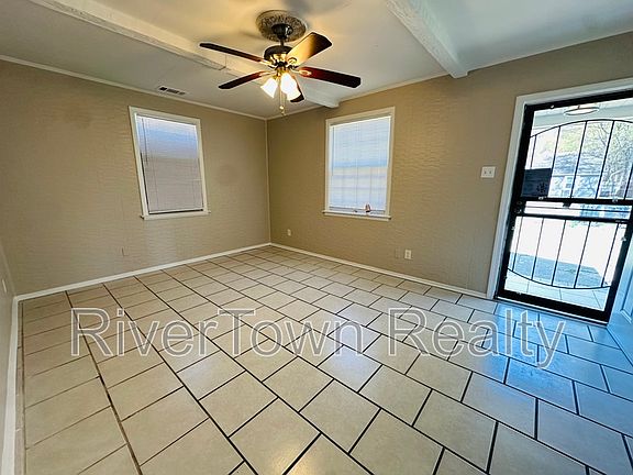 3rd image of 3627 N Lloyd Cir