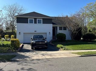 836 Eastfield Rd, Westbury, NY 11590