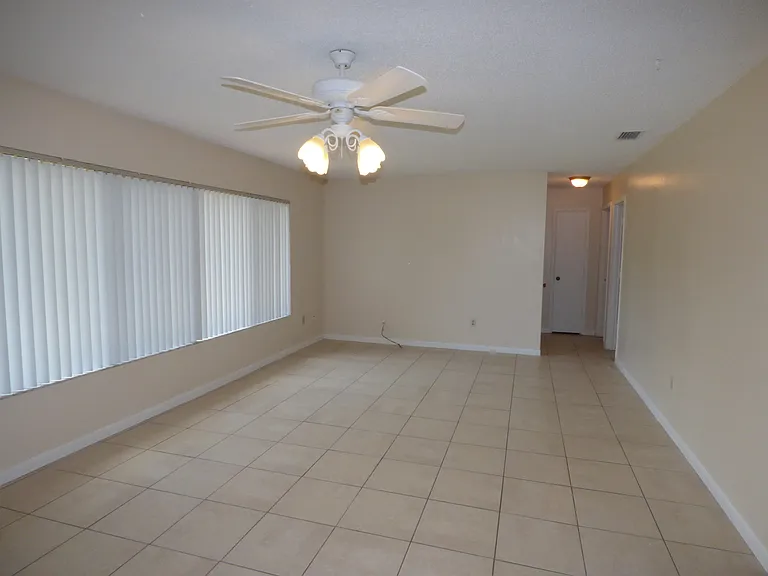 795 Sweetbrier Dr — Photo 3