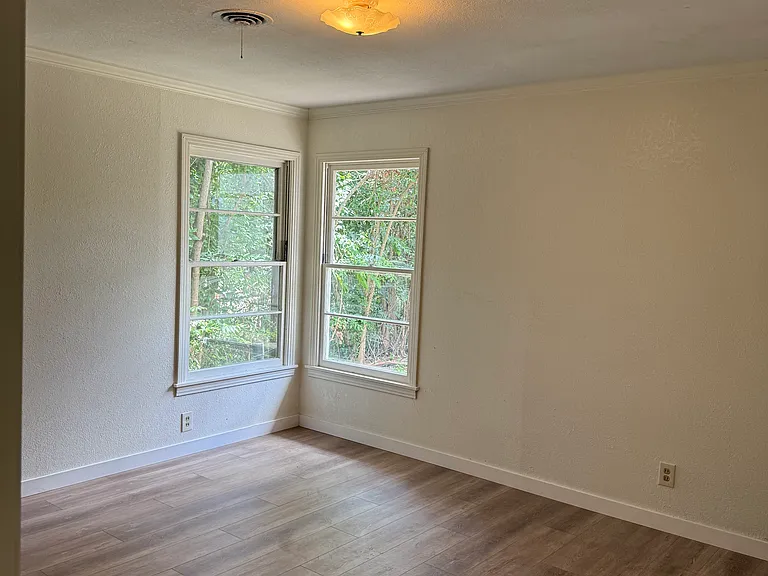 1224 Meadowbrook St — Photo 7