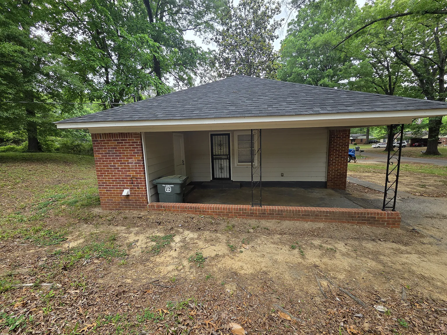 3 bed, 1049 sqft, $1,100 — Photo 1