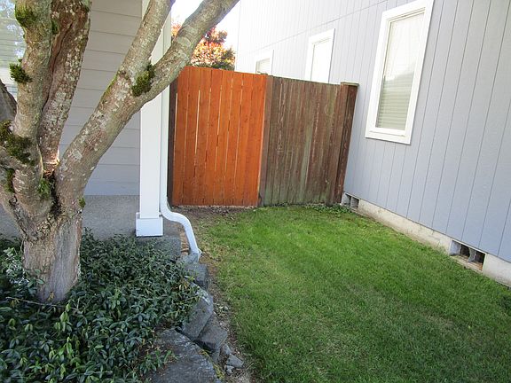 3rd image of 11925 63rd Ave E
