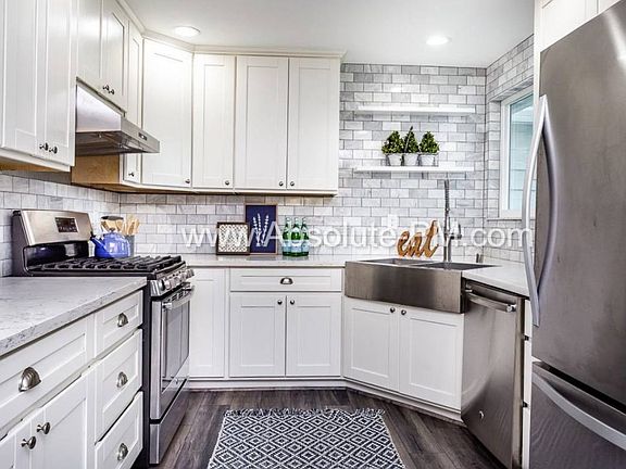 3rd image of 2330 Catalina Dr