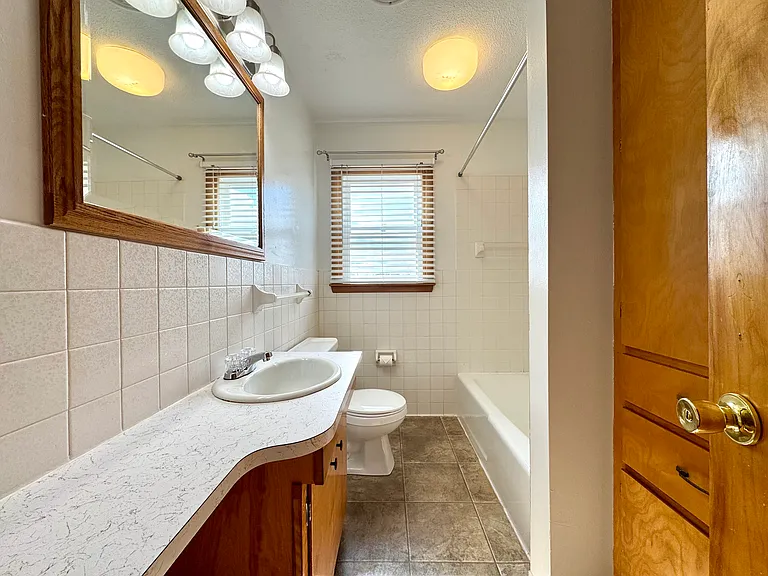 214 8th Ave SE #4 — Photo 4
