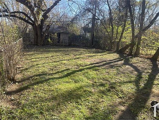 5th image of 15908 Dacosta St