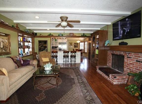 3rd image of 1565 W Flippen Cir