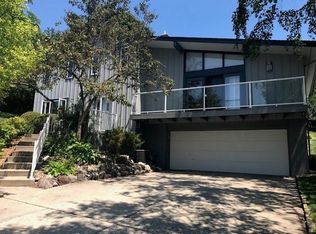 626 W Pierre Ln, Port Washington, WI 53074
