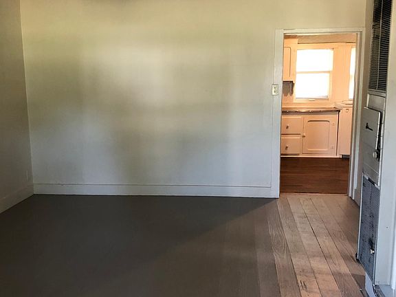 3rd image of 731 E Albany Ave