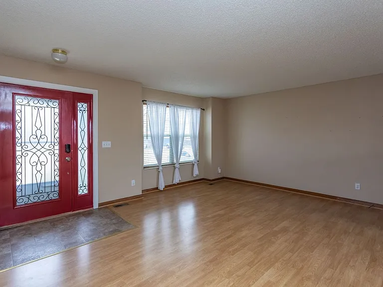 1130 Pond Side Dr — Photo 5