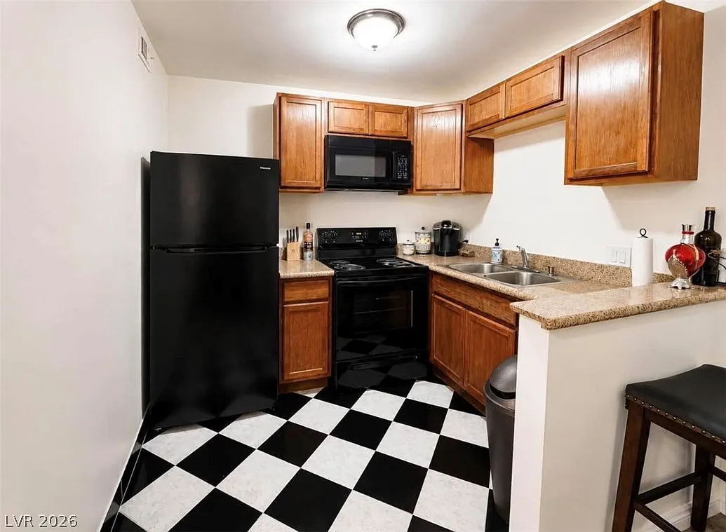 2 bed, 1.0 bath, 2924 sqft, $1,600 — Photo 2